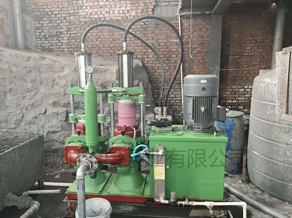 華星YBH200節(jié)能型壓濾機(jī)柱塞泵處理工業(yè)廢水現(xiàn)場(chǎng)